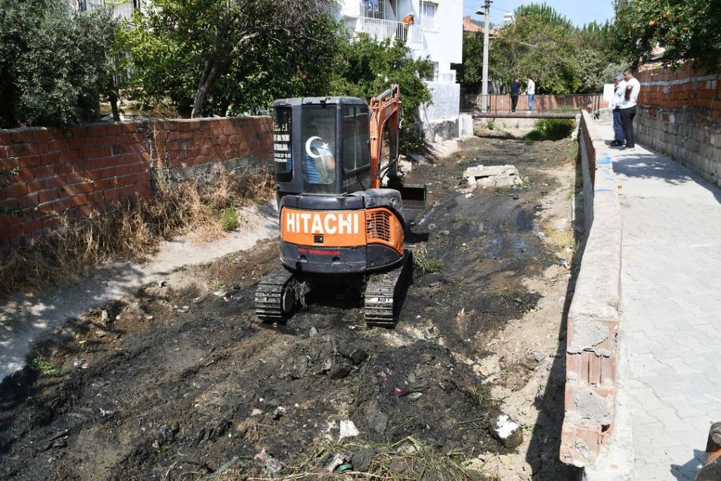 Söke Belediyesi Savuca Deresi'nde Temizlik Çalışmalarına Başladı